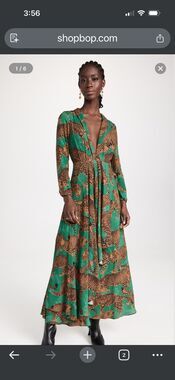 FARM Rio
Artsy Leopards Green Long Sleeve V Neckline Maxi Dress